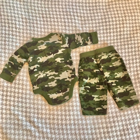 Camo Baby Boy Outfit 0-3 months - Picture 3 of 3